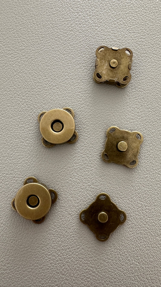 Boutons pressions aimantés